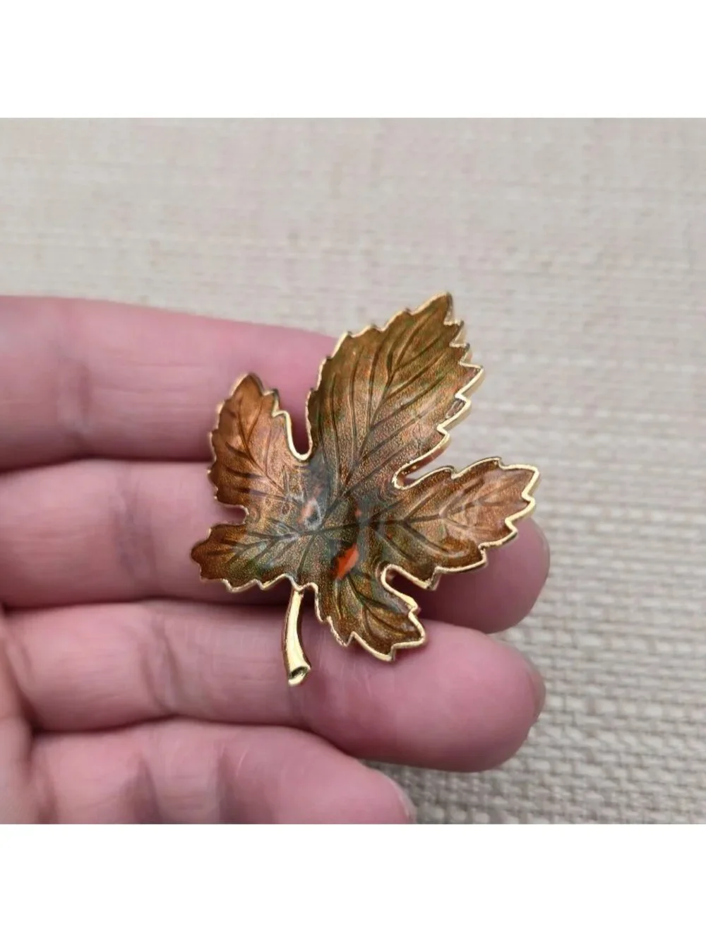 Vintage Enamel Fall Maple Leaf - Gold Tone Autumn Foliage Pin Brooch A8061